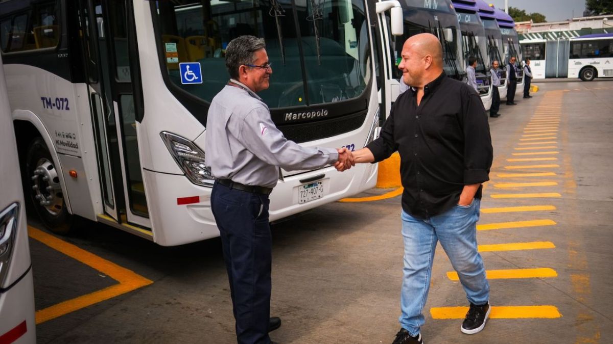 Este fin de semana entran en operación 7 nuevas unidades articuladas y 15 autobuses alimentadores para disminuir el tiempo de espera de los ciudadanos