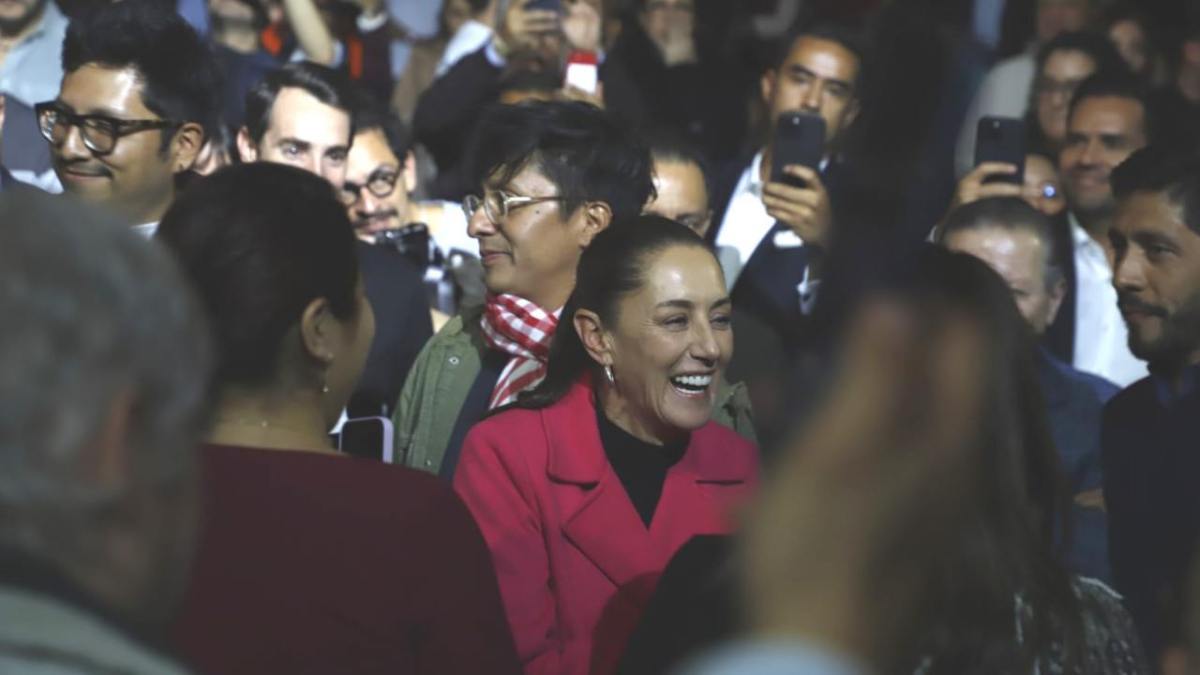 El Teatro Metropólitan se vistió de gala esta noche para estrenar "Claudia, el documental", un filme que retrata la vida de Sheinbaum