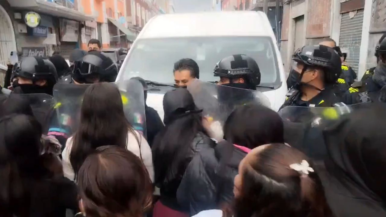 Operativo contra trata de personas en Puebla termina en riña entre policías  y sexoservidoras