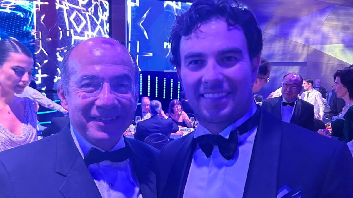 Felipe Calderón asistió a la premiación de la FIA, en el que le darían un reconocimiento al piloto mexicano Sergio 'Checo' Pérez