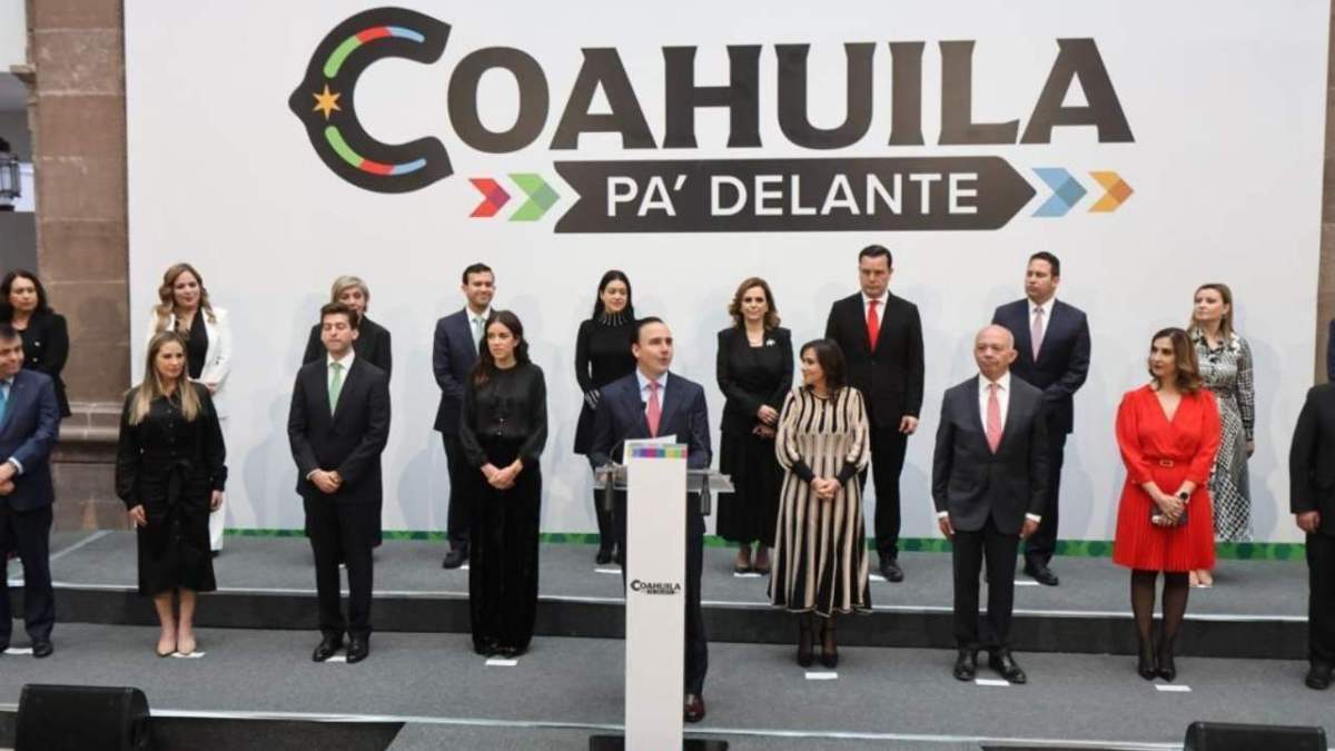 El gobernador de Coahuila, Manolo Jiménez Salinas, presentó a parte de su equipo de trabajo que le acompañará durante su gobierno
