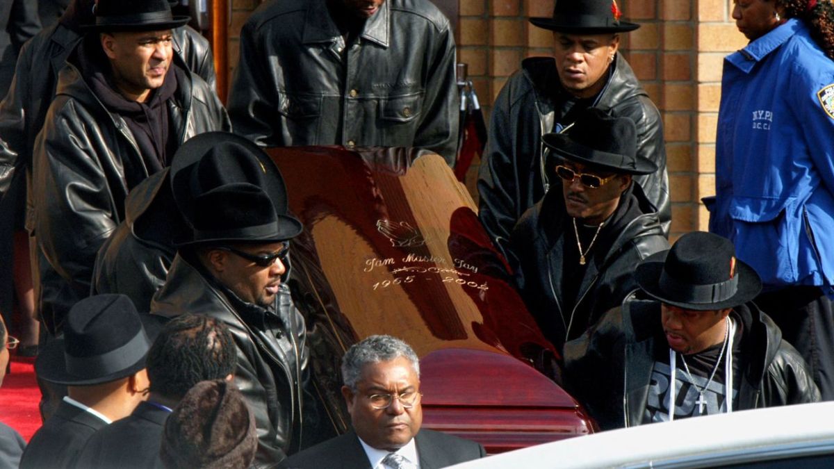 Dos décadas después del asesinato de Jam Master Jay, comenzó ayer el proceso contra dos presuntos homicidas del famoso DJ del grupo estadounidense Run-DMC,