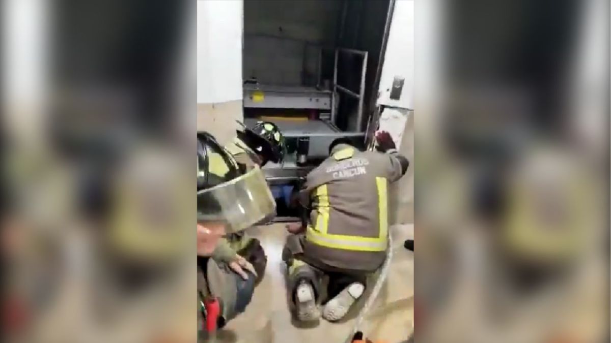 Bomberos rescataron al empleado del IMSS en Cancún