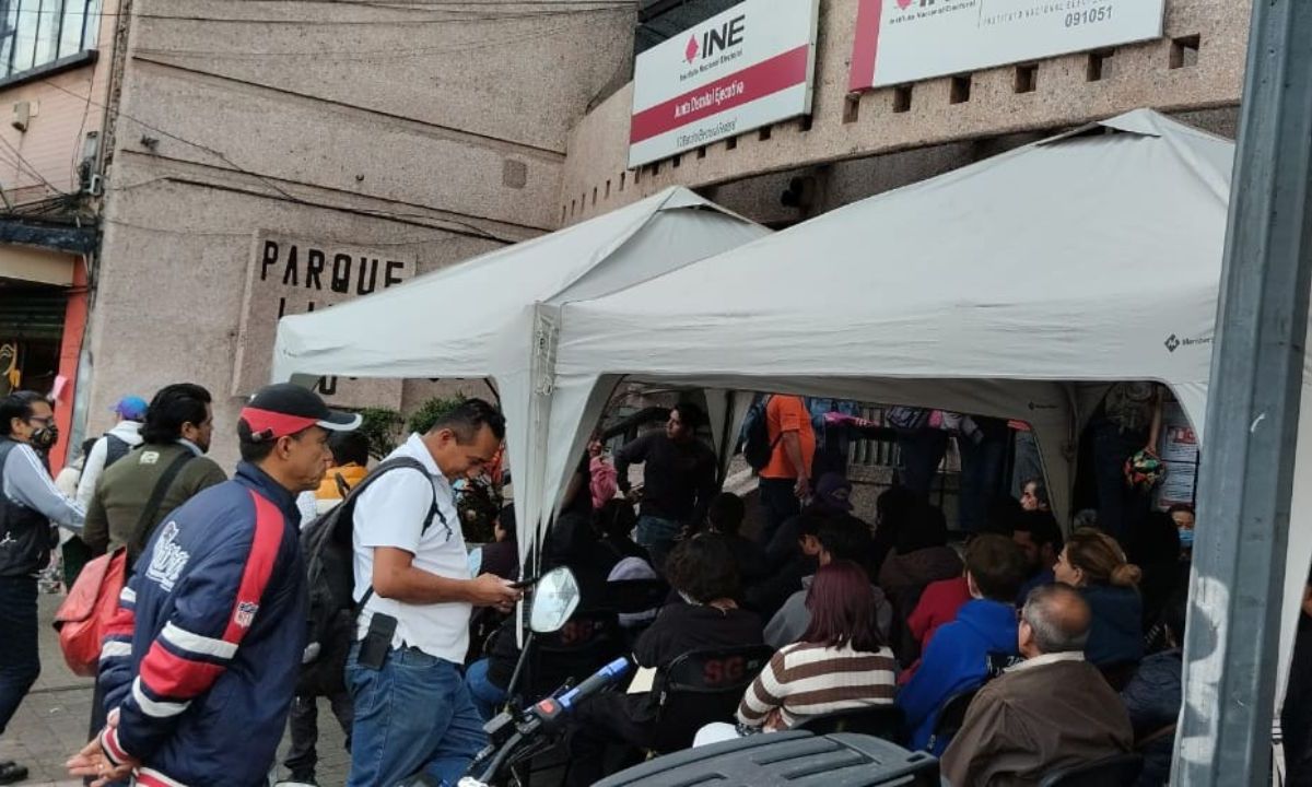 Alta afluencia en módulos del INE durante todo el día