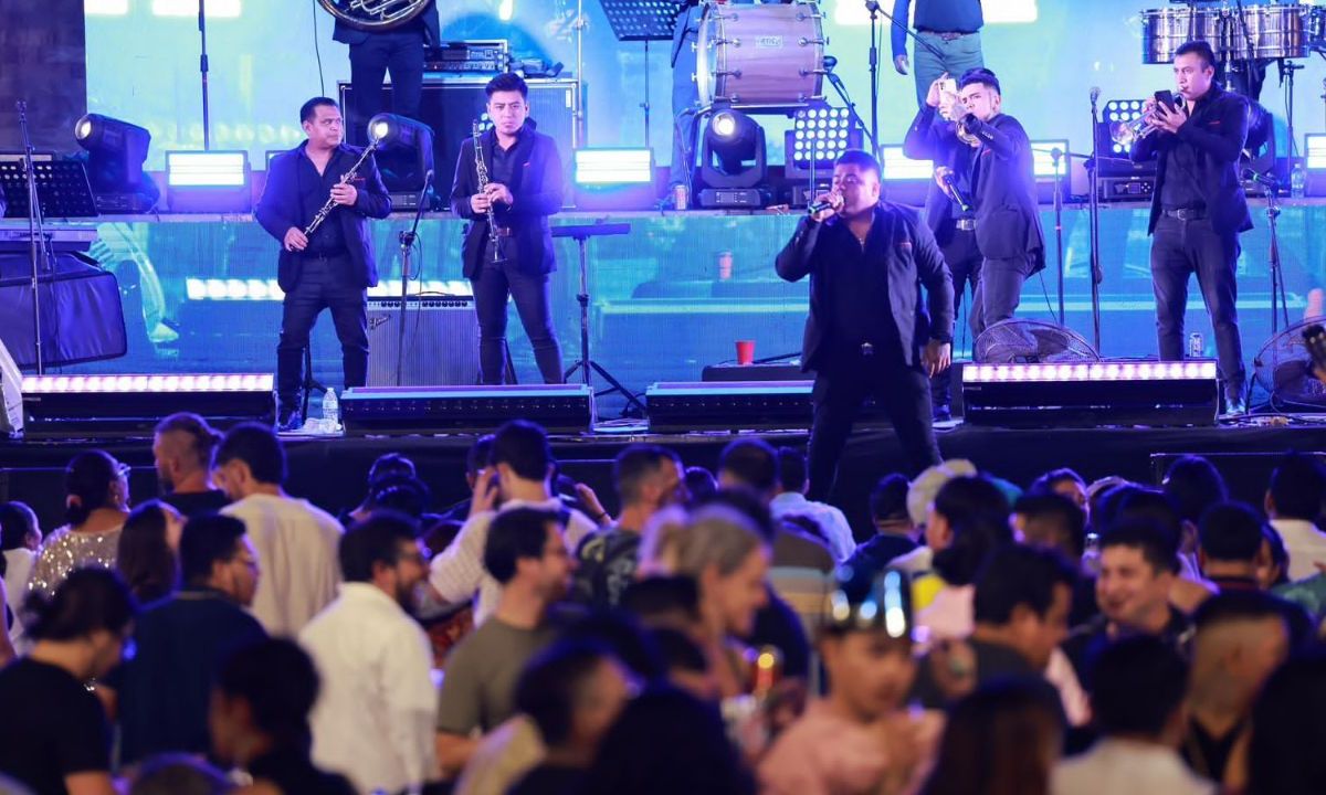 Éxito rotundo el Gran Baile de Año Nuevo en Isla Mujeres Pueblo Mágico