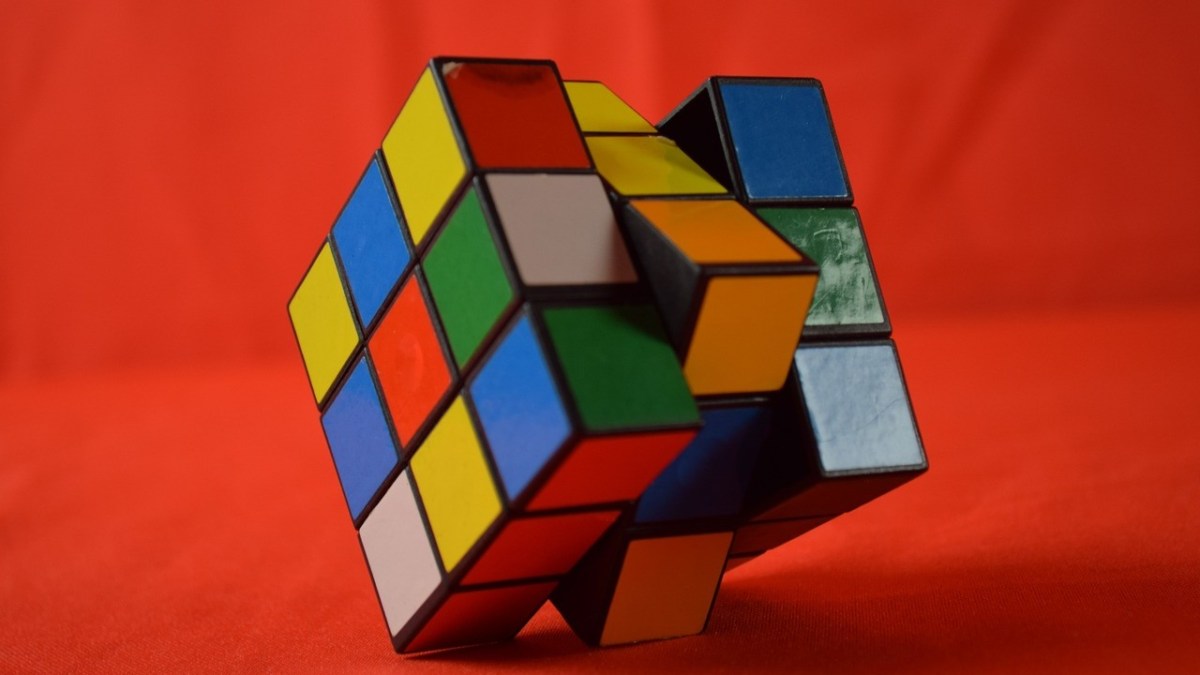 Al hablar de cubos Rubik, lo primero que se nos viene a la mente es el clásico. Sin embargo, se puede encontrar una gran diversidad de cubos