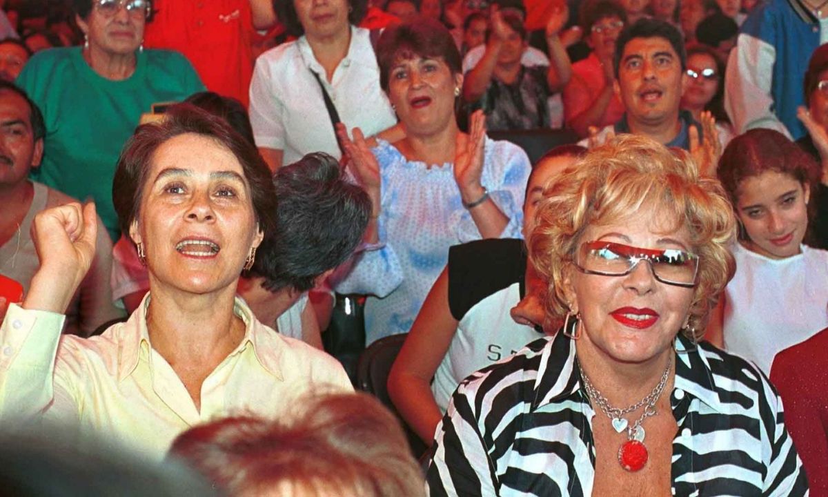 Silvia Pinal, además de ser una reconocida actriz y figura del cine y la televisión en México, incursionó en el ámbito político mexicano.