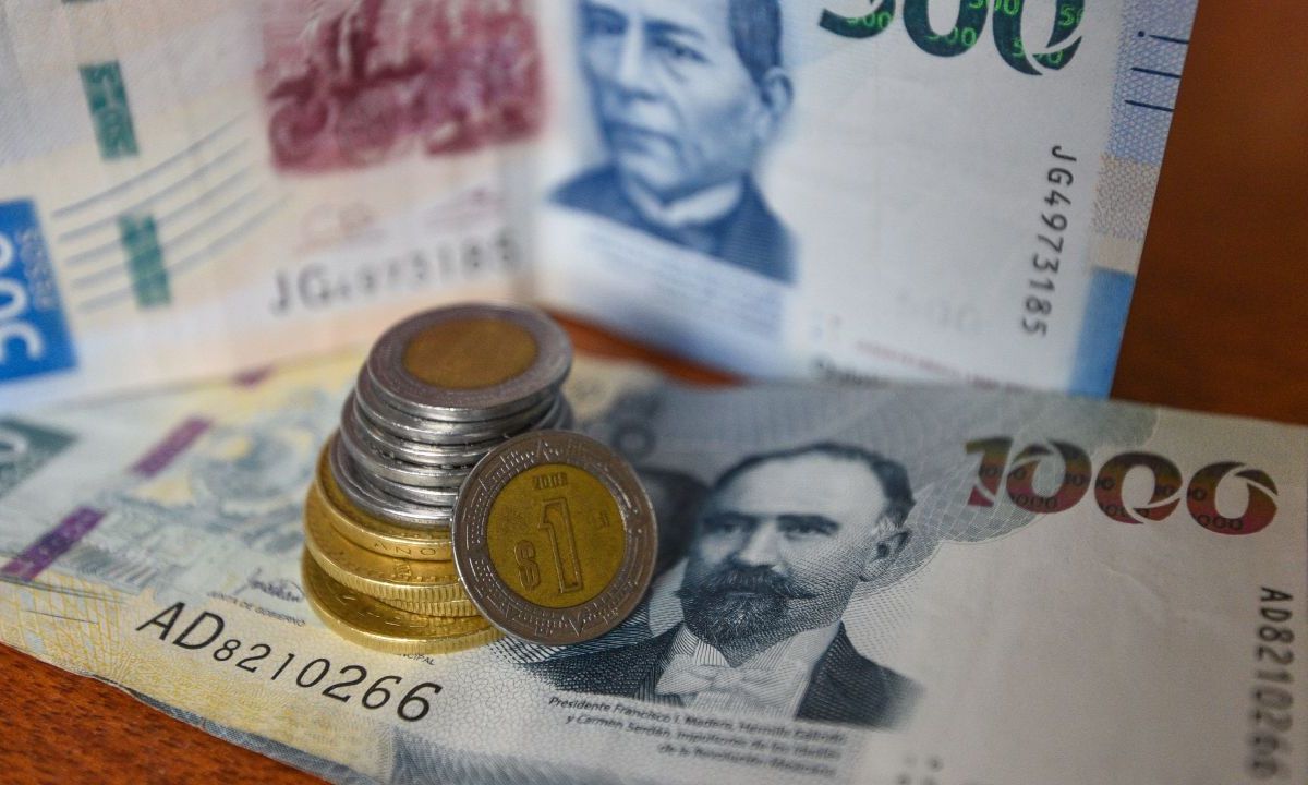 Peso mexicano cae 1.98 nivel no visto desde el 20 de marzo del 2023