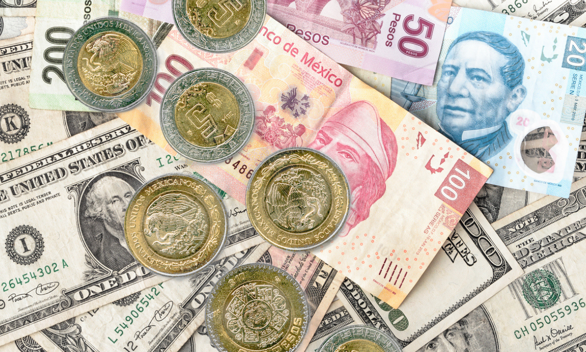 Durante la sesión la moneda mexicana alcanzó un mínimo de 17.44 pesos y un máximo de 18.0072 pesos.