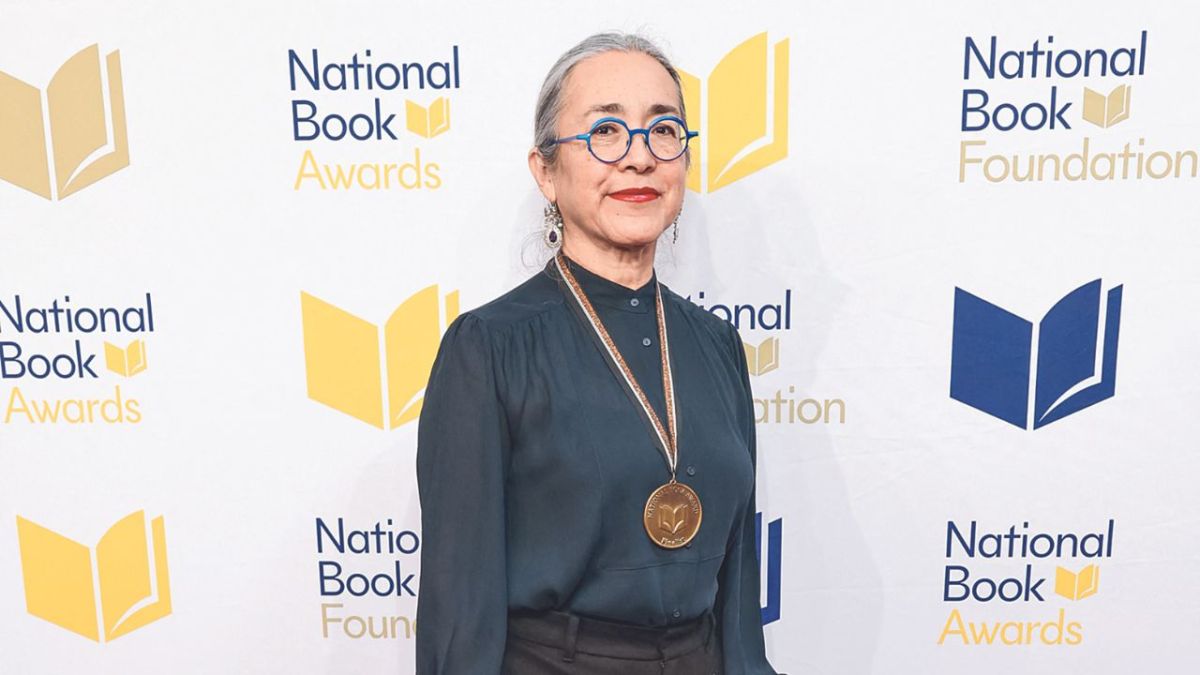 La escritora mexicana Cristina Rivera Garza es la ganadora del Premio Pulitzer de Literatura en la categoría Autobiografía y Memoria por su novela El Invencible Verano de Liliana