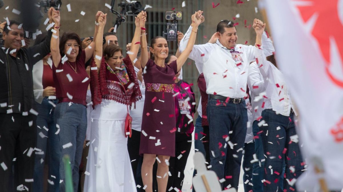 Sheinbaum cierra su campaña presidencial en el Zócalo.