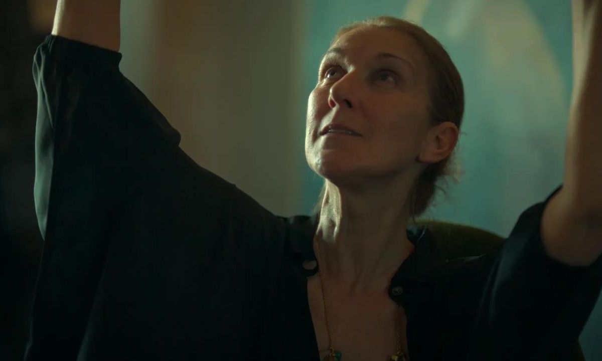 La cantante Céline Dion incluyó en su documental "I Am: Céline Dion", una escena enfrentando el síndrome de persona rígida. 