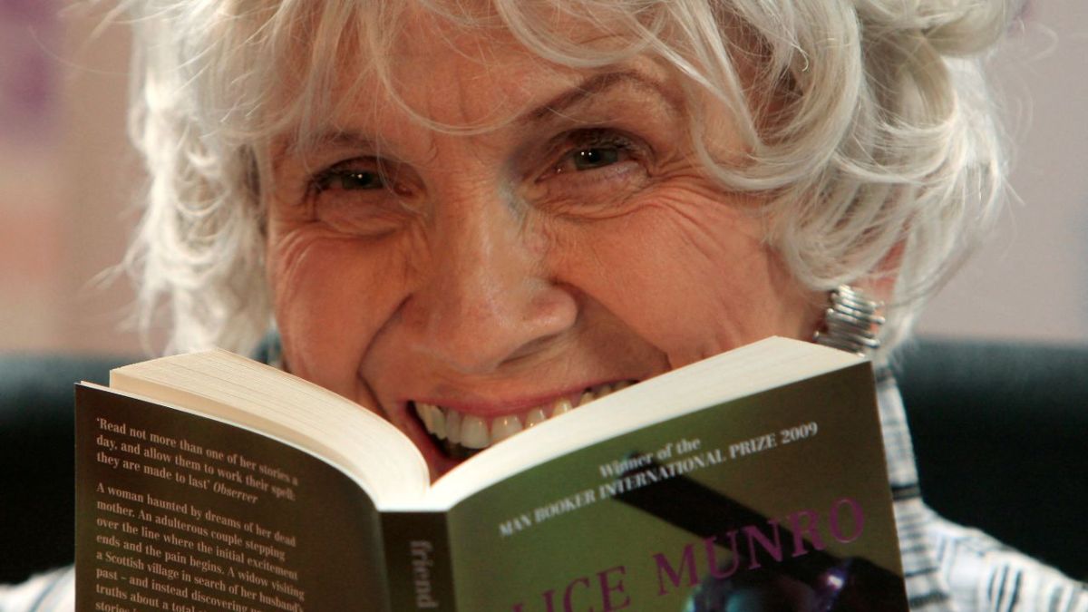 La cuentista Alice Munro, nombrada “maestra de la historia corta contemporánea” tras ser laureada con el Premio Nobel de Literatura 2013,