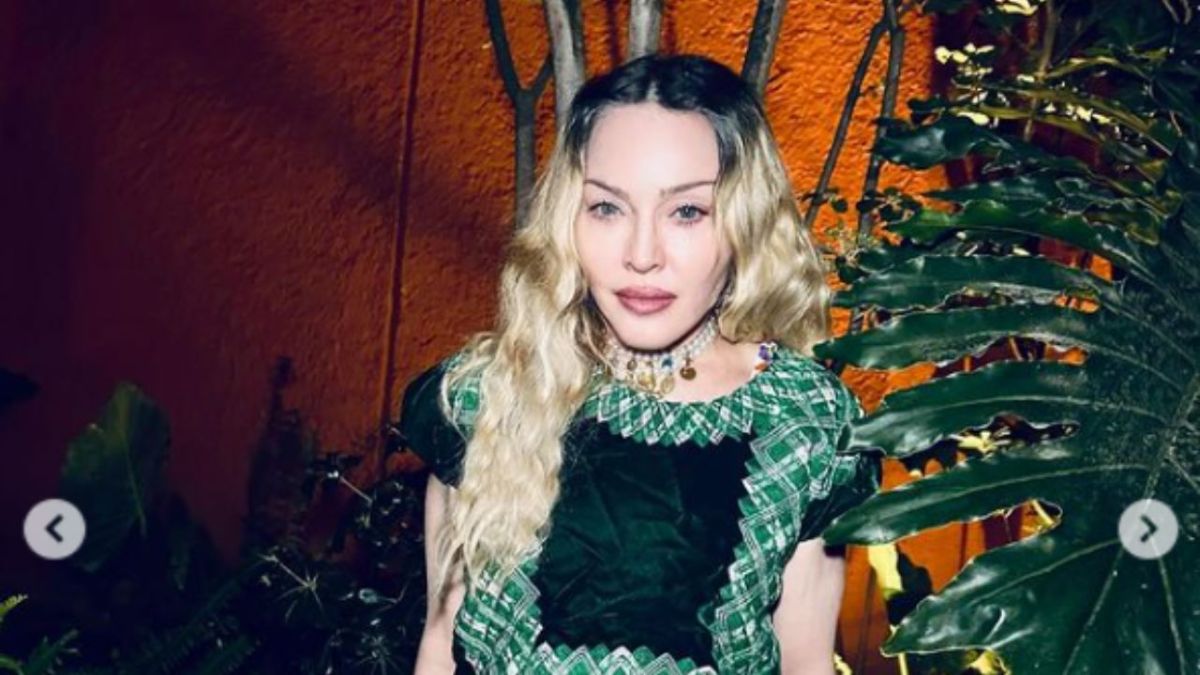 Madonna sí visitó a familiares de Frida Kahlo en el Pedregal y tras el encuentro se popularizaron fotos de ella con ropa muy similar a la de la artista mexicana.
