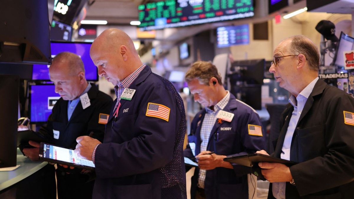 La bolsa de Nueva York volvió a cerrar en rojo ayer, en un mercado que se interroga sobre una posible baja de tasas de interés este año en Estados Unidos