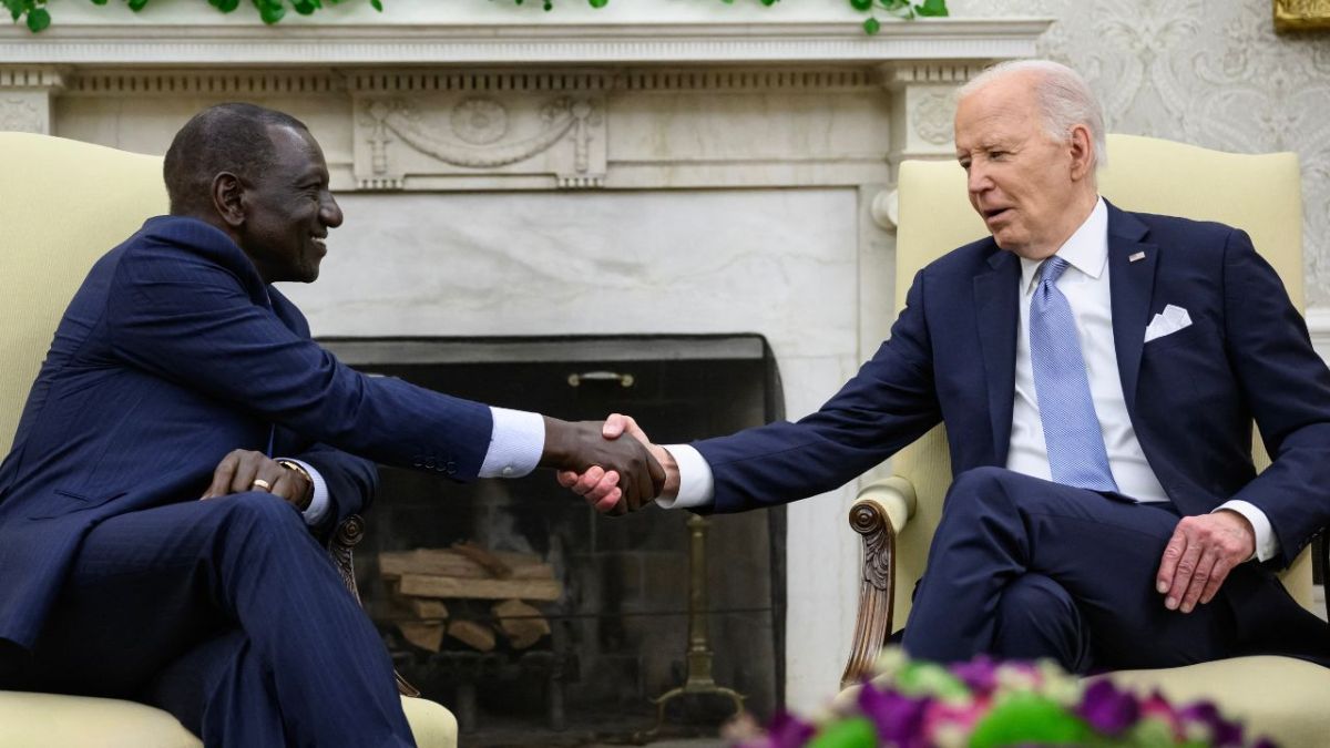 Interés diplomático. Además del tema de Haití, el presidente Biden indicó su interés en designar a Kenia como el principal aliado de los Estados Unidos fuera de la Organización del Tratado del Atlántico Norte (OTAN) en la región del África subsahariana.