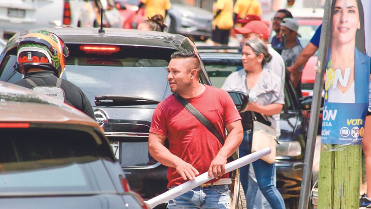 Violencia. En un recorrido de la abanderada Lía Limón por Álvaro Obregón, un grupo de agresores le lanzó objetos e intimidó a sus simpatizantes.Violencia. En un recorrido de la abanderada Lía Limón por Álvaro Obregón, un grupo de agresores le lanzó objetos e intimidó a sus simpatizantes.