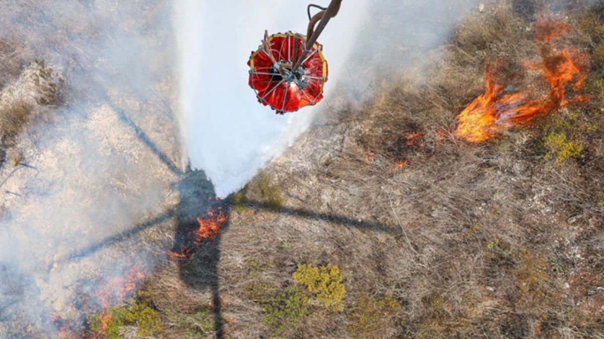 OAXACA. Este martes se reactivó el incendio en Tepelmeme Villa de Morelos.