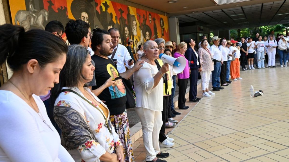 Culiacán. Con una misa y una movilización, estudiantes, profesores, amigos y familia pidieron la aparición con vida de Josefina Carrillo Grajeda.