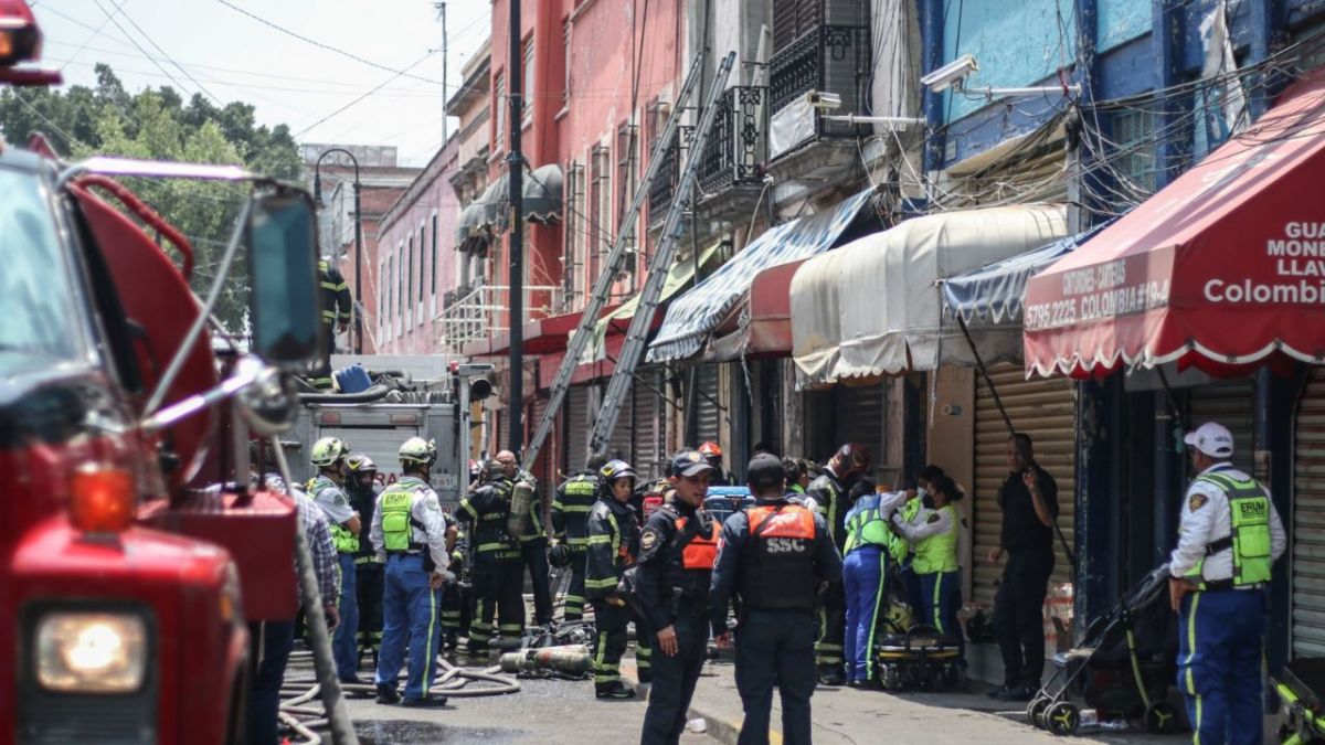 Equipos. Policías, vulcanos y rescatistas estuvieron en el lugar del siniestro para controlar y atender la emergencia.