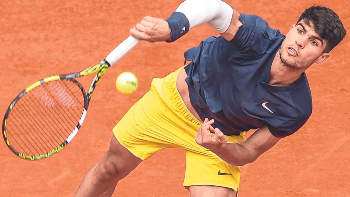 Carlos Alcaraz hizo su debut en Roland Garros con una contundente victoria en tres sets ante el norteamericano Jeffrey John Wolf, que dejaron al español convencido de su mejora individual para el segundo Grand Slam del año