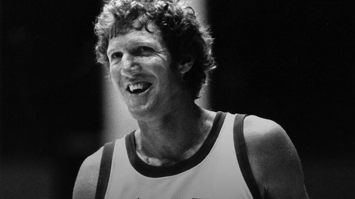 El miembro del Salón de la Fama, Bill Walton, falleció este lunes a los 71 años de edad, producto de un cáncer que terminó con su vida de acuerdo con un reporte de la National Basketball Association