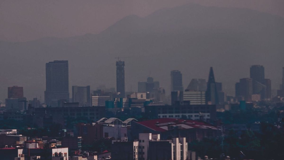 Polución. Debido a la mala calidad del aire, el sábado se activó nuevamente la Fase I, por lo que vehículos con engomado verde suspendieron su circulación.