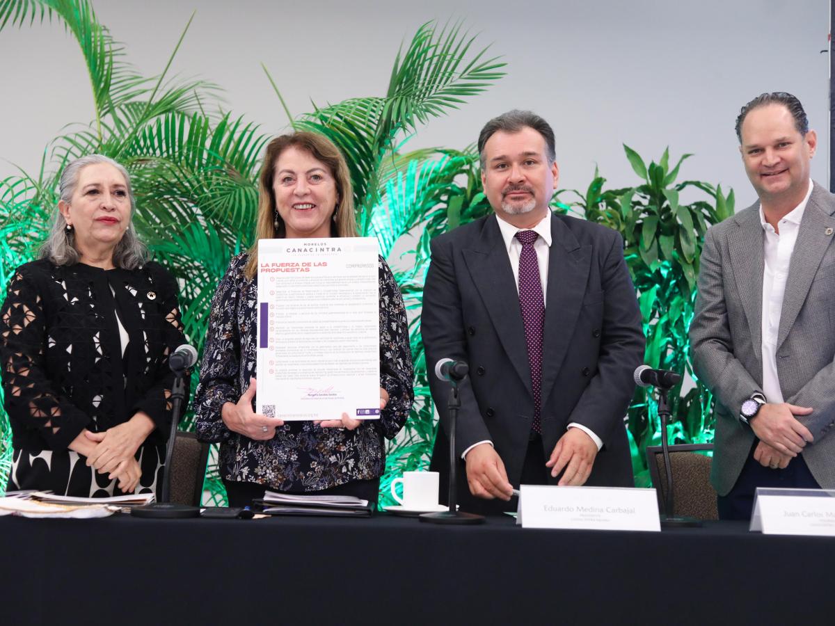 La candidata a morenista González Saravia propuso al sector empresarial morelense crear un complejo industrial al sur de Cuernavaca.