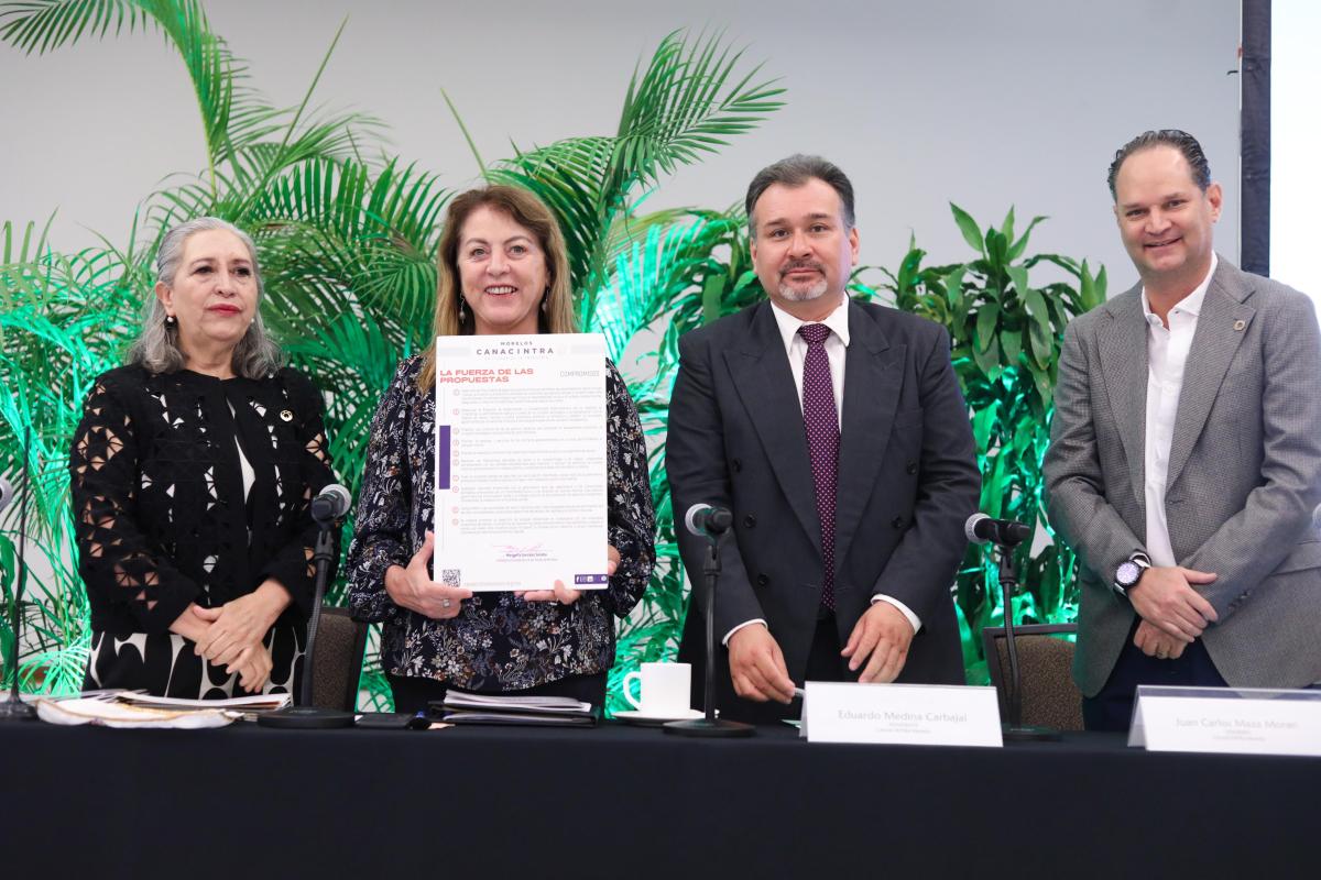 La candidata a morenista González Saravia propuso al sector empresarial morelense crear un complejo industrial al sur de Cuernavaca.