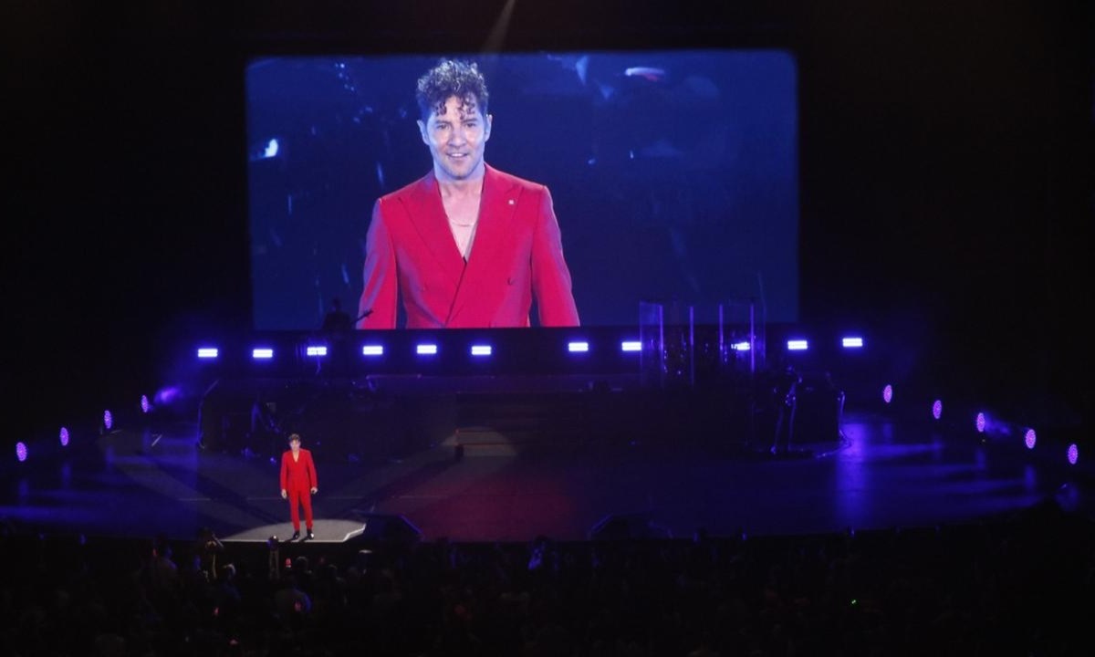 El Auditorio Nacional se convirtió en una máquina de tiempo, pues David Bisbal hizo una parada en la CDMX para hacer un recorrido de éxitos.