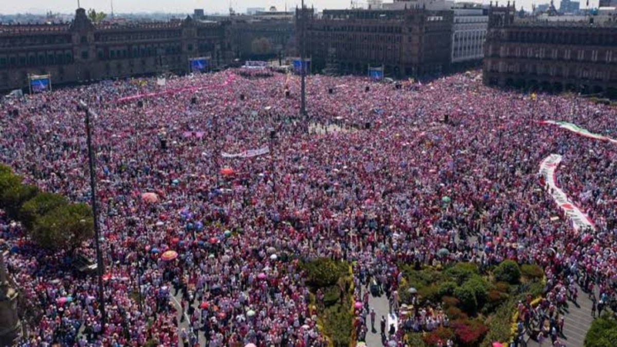 AMLO pidió a los maestros “resuelvan dejar su protesta para evitar confrontaciones” ante marcha de la "marea rosa"