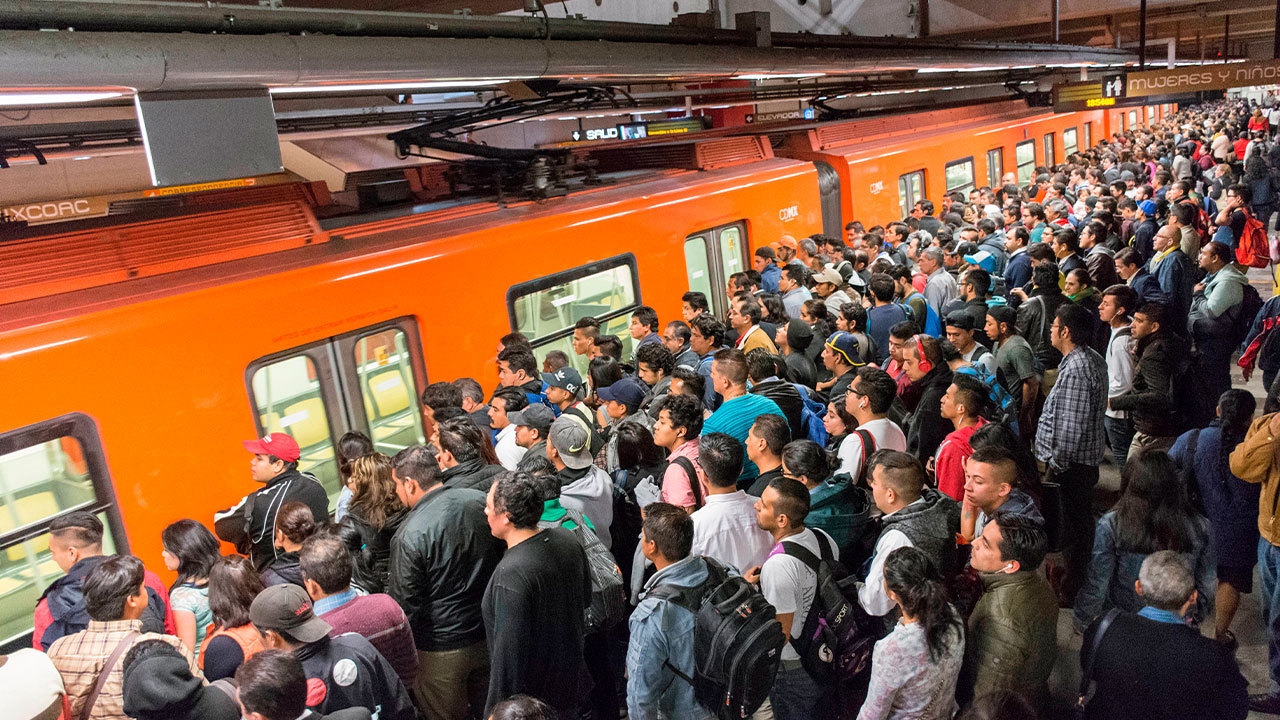 Promueve el no dejar entrar a las instalaciones, cuando este, está en su mácima capacidad.