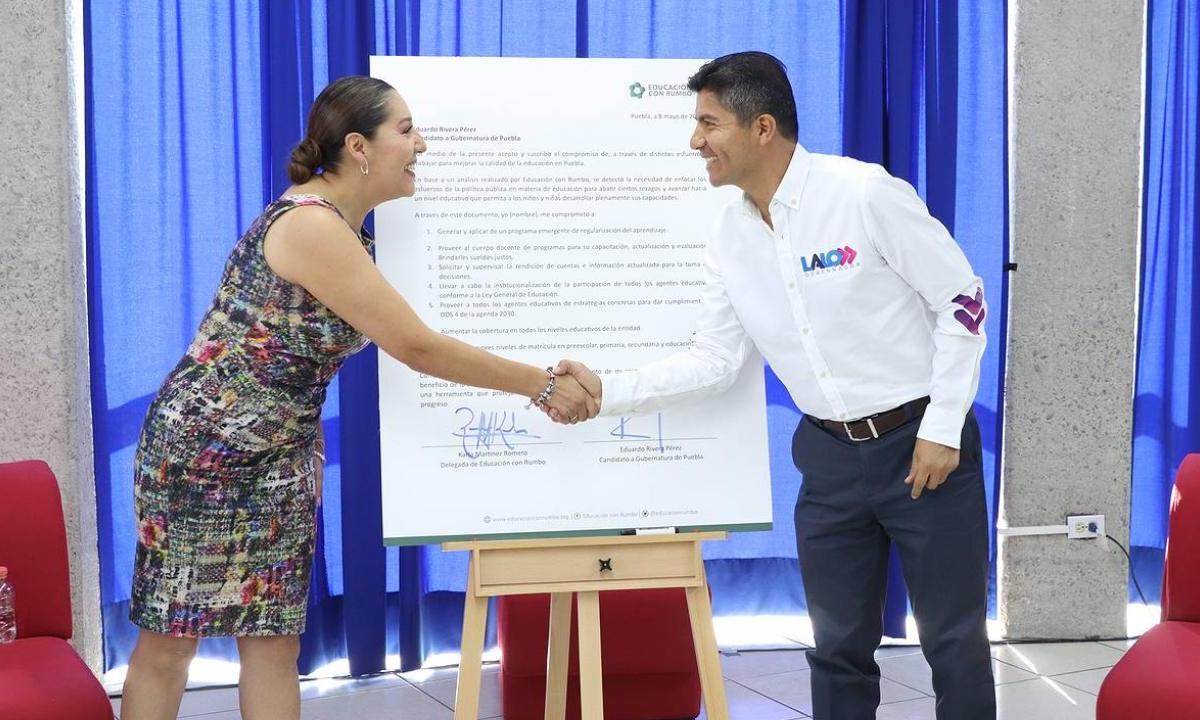Lalo Rivera, candidato a la gubernatura por la coalición Mejor Rumbo por Puebla, enfrentará el rezago educativo