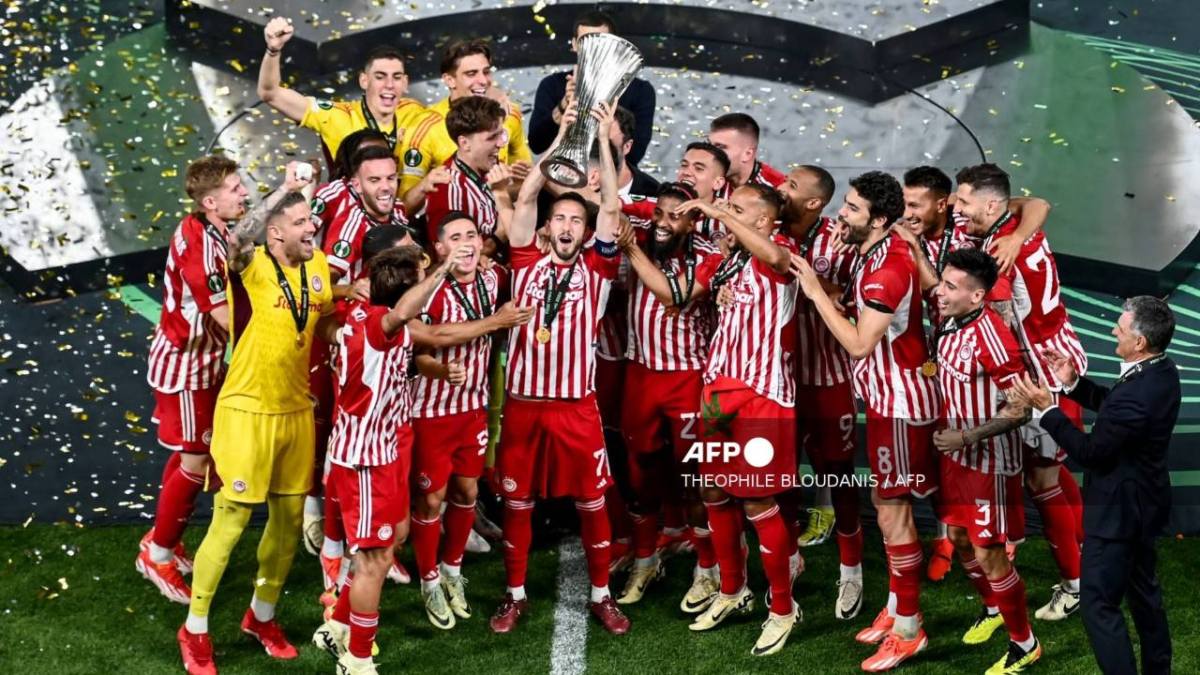 El Olympiakos se convirtió en campeón de la Conference League al derrotar este miércoles 1-0 a la Fiorentina en Atenas, Grecia.