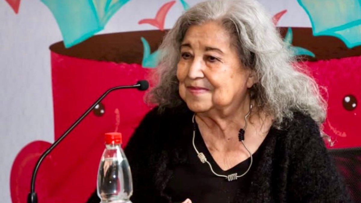 Debido a problemas respiratorios que padecía y por los cuales tuvo que internarse, falleció la poeta Carmen Berenguer a los 82 años.