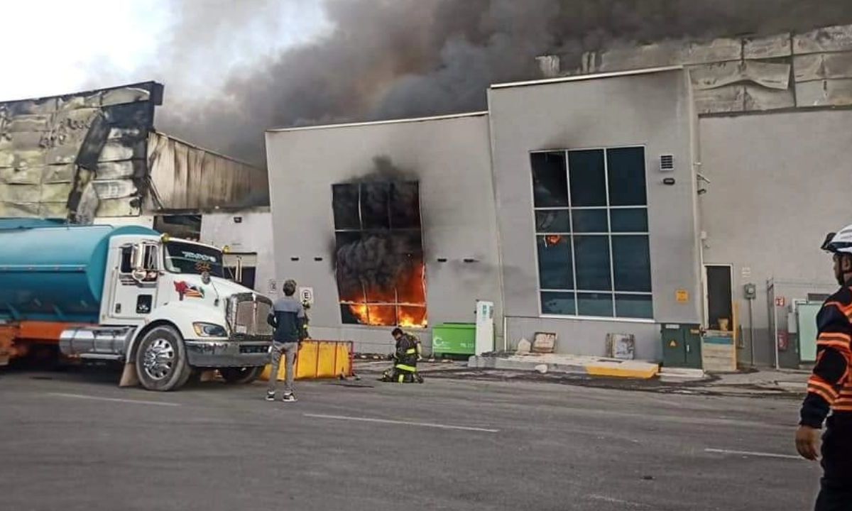 Se registra un incendio en una empresa de plásticos en el parque Industrial PyME, el municipio de El Marqués, Querétaro