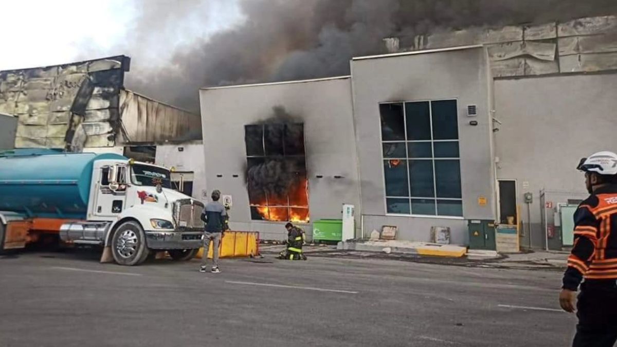 Se registra un incendio en una empresa de plásticos en el parque Industrial PyME, el municipio de El Marqués, Querétaro