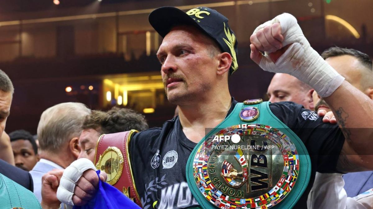 Oleksandr Usyk venció al boxeador británico, Tyson Fury, y así se convirtió en el primer campeón absoluto de los pesos pesados