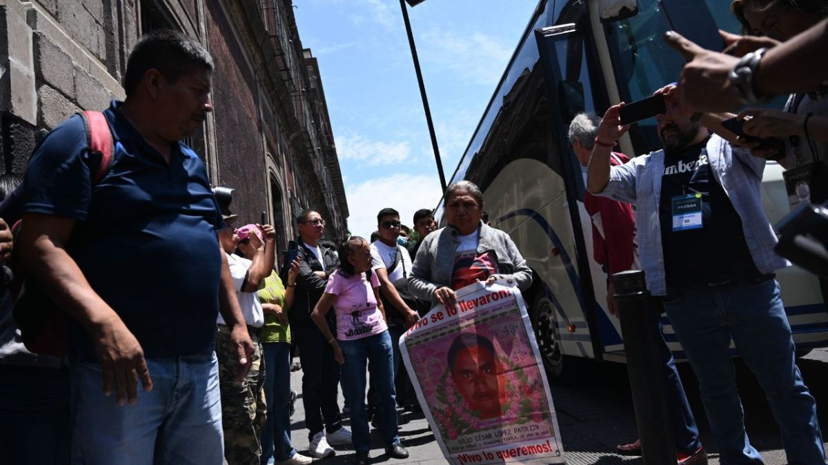 AMLO se compromete a que Sheinbaum dé seguimiento al caso Ayotzinapa: Abogado