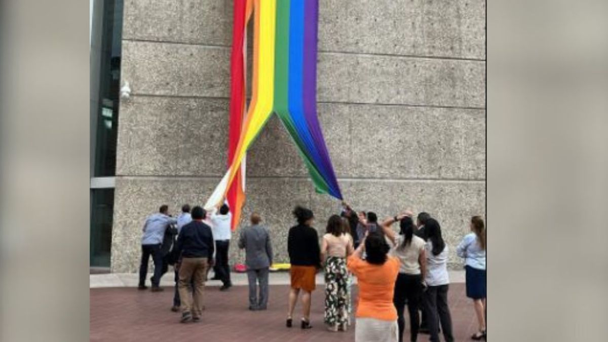 Gobierno condena actos cometidos contra la bandera LGBTTTIQA+ que se colocó en las instalaciones del Infonavit