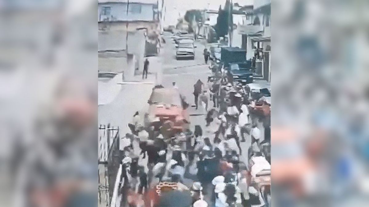 Nueve heridos, entre ellos un bebé, dejó un conductor que atropelló a varias personas durante un cortejo fúnebre en Puebla