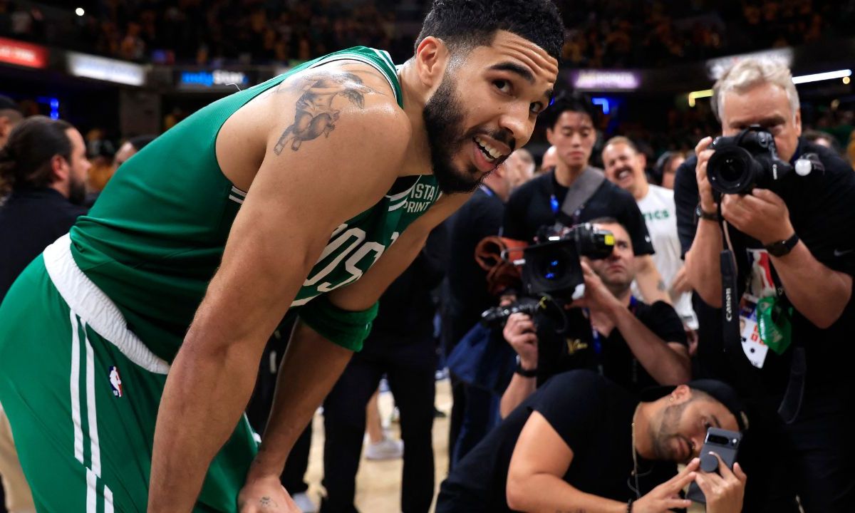 Primeros clasificados a las Finales de la NBA como campeones de la Conferencia Este tras vencer a los Pacers de Indiana, los Celtics de Boston