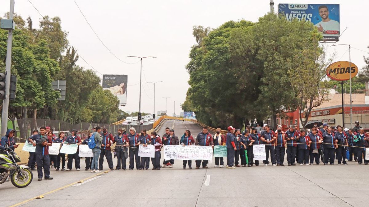 Motivos.Trabajadores de limpieza bloquearon 5 vialidades en demanda del pago de 2 quincenas.