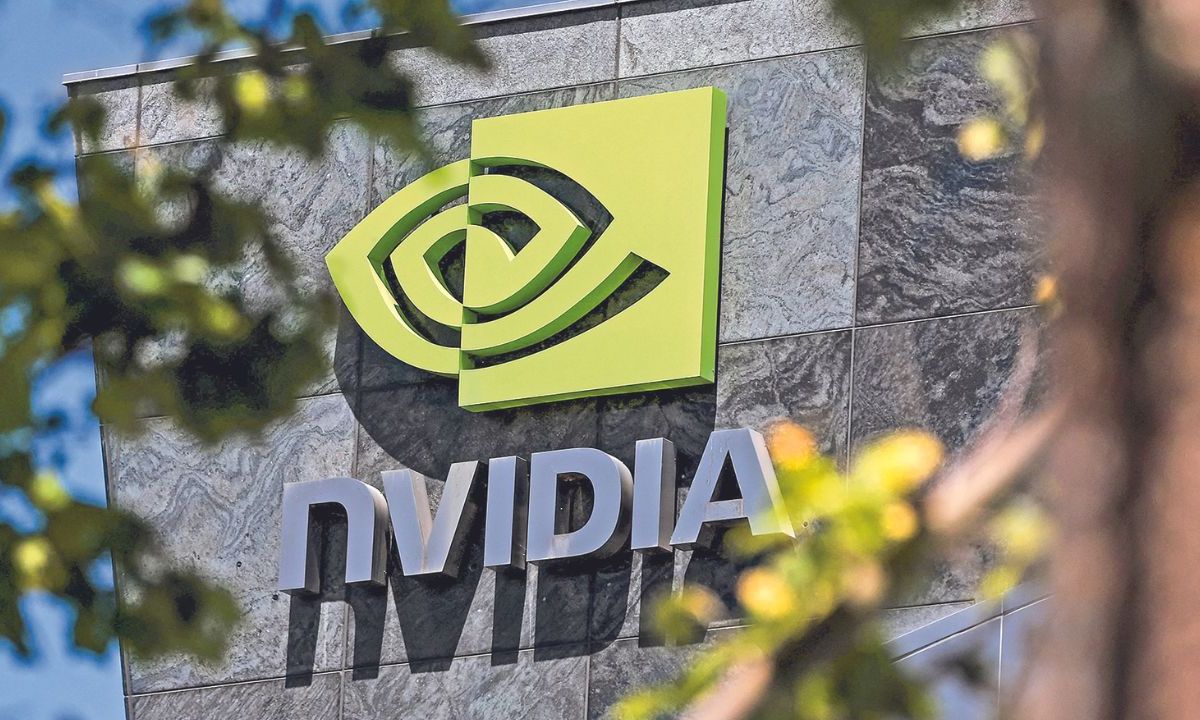La firma diseñadora de semiconductores Nvidia se convirtió ayer en la mayor capitalización bursátil del mundo y supera a Apple y Microsoft