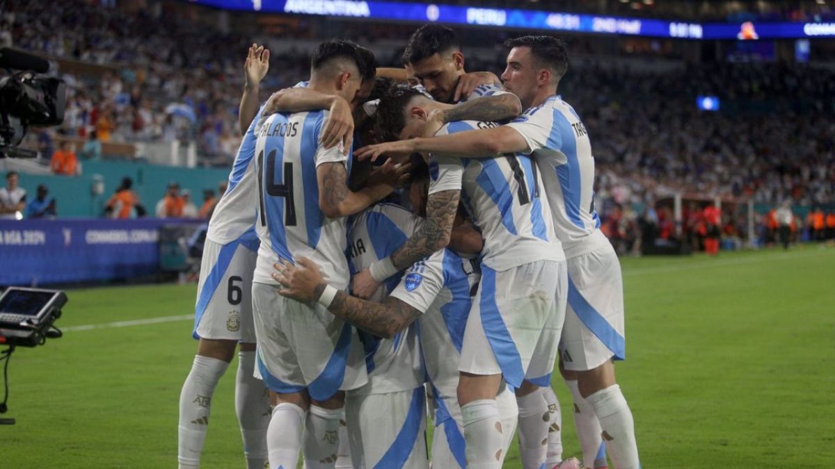 La Selección de Argentina vence a Perú y se corona líder del Grupo A