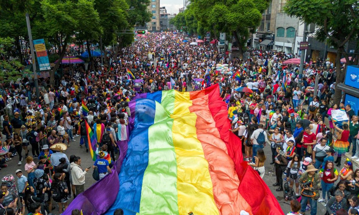 Gobierno de CDMX confirma asistencia de 260 mil personas a la Marcha del Orgullo LGBTTTIQ+ 2024