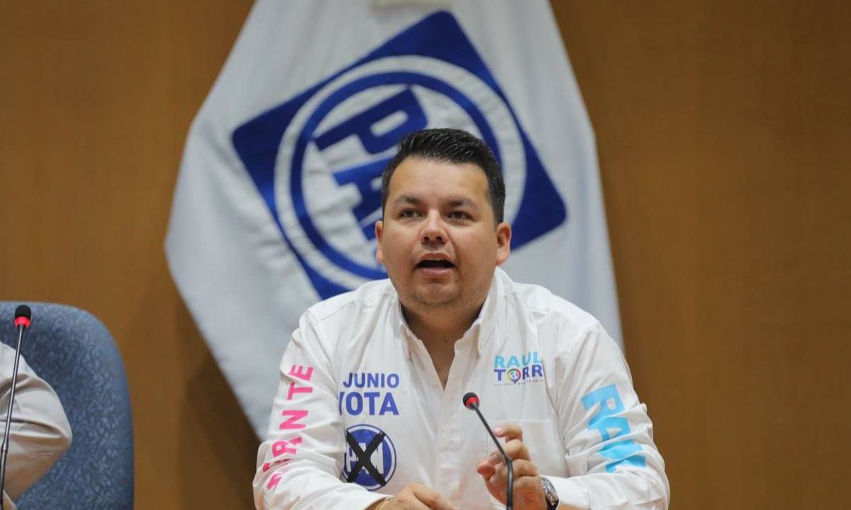 Cooperación. El diputado migrante electo, Raúl Torres, se dijo dispuesto a trabajar de la mano de las nuevas autoridades locales en beneficio de las y los capitalinos.