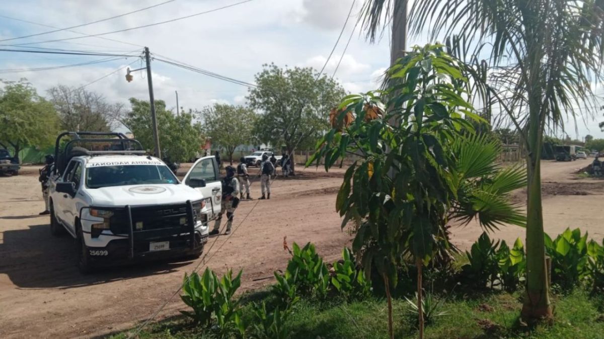 ELDORADO. Los habitantes de esta localidad aseguran que el tiroteo en una bodega de trailers comenzó a las 05:00 horas.