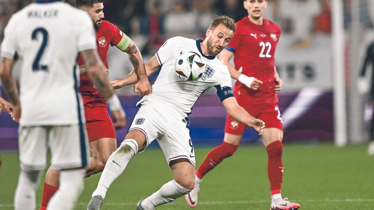 El conjunto británico se colocó líder del grupo C de la Eurocopa con dos puntos más que Dinamarca y Eslovenia que empataron en su debut