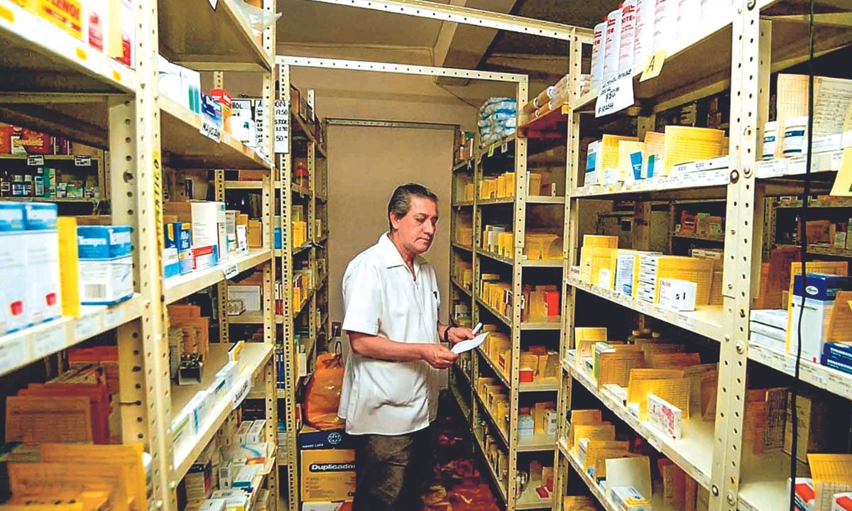 En un recorrido por farmacias de las colonias Candelaria y Merced Balbuena, de la Ciudad de México, en tres establecimientos se constató que en dos semanas registran más ventas
